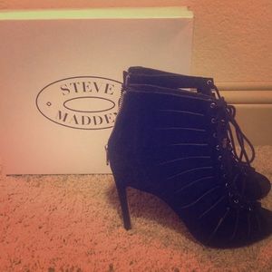 Black straps lace up heel